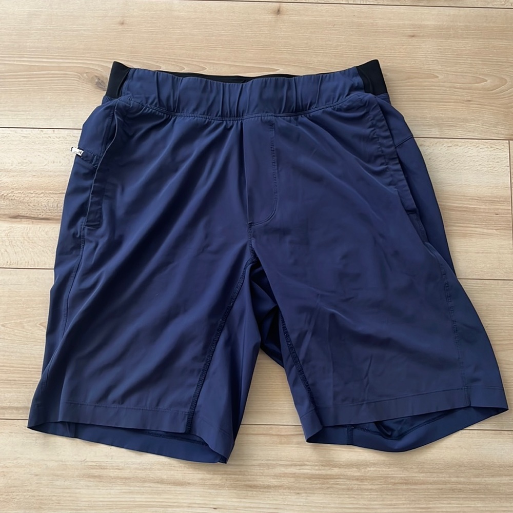 Men’s Lululemon hybrid swim/running shorts with liner
